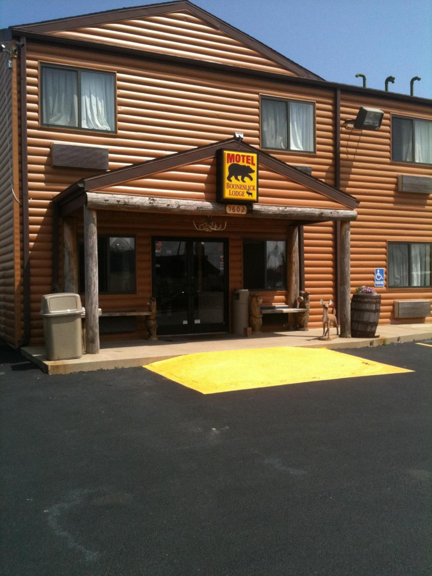 Booneslick Lodge - Neosho ภายนอก รูปภาพ